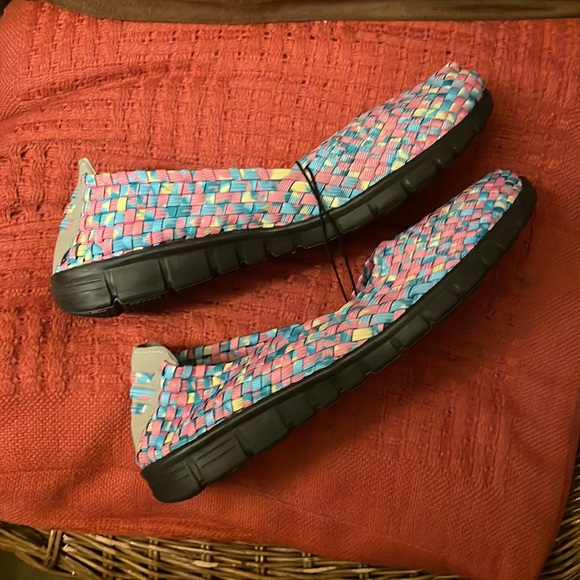 4/$20 Pink Rainbow Woven slip on casual shoes size 10 New - Picture 4 of 8